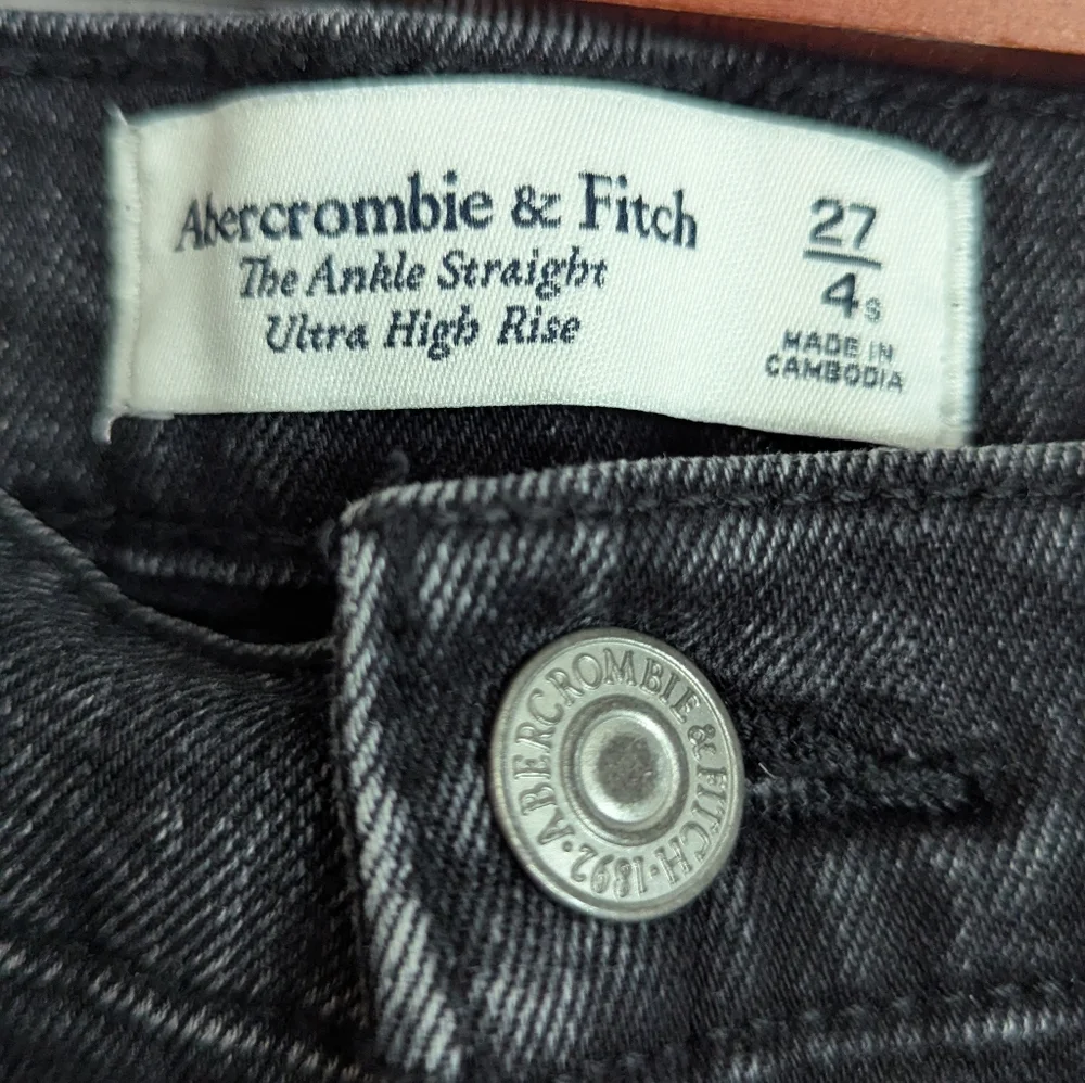 Abercrombie & Fitch the Ankle Straight Ultra High Rise Curve Love Size 27